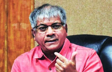 ट्रोल करणाऱ्यांना ठोकून काढा - प्रकाश आंबेडकर