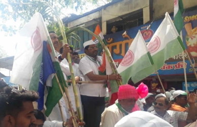 राजू शेट्टींचे कोल्हापुरात शक्तीप्रदर्शन; अंबाबाईचे दर्शन घेऊन निवडणूक अर्ज दाखल