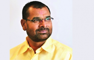 कृषी राज्यमंत्री सदाभाऊ खोत यांना हादरा, रयत क्रांती शेतमजूर संघटना बरखास्त