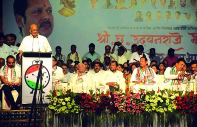 ५६ इंच छातीचे मोदी कुलभूषण जाधवला सोडवून का आणत नाहीत, पवारांचा सवाल