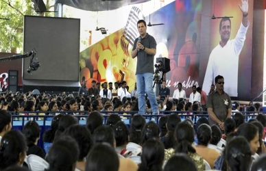 विद्यार्थ्यांशी संवाद साधणे आचारसंहितेचे उल्लंघन नाही, राहुल गांधींना क्लीन चिट