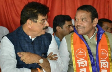 बारामतीचा जनरल डायर मावळमध्ये मुलासाठी मतं मागतोय - विजय शिवतारे