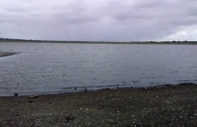 दुष्काळी जनतेच्या येरळवाडी तलावातील पाणी खाजगी उद्योजकांच्या घशात