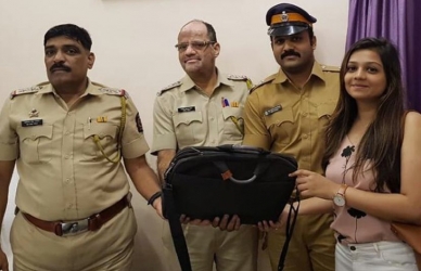 मुंबई पोलिसांची तत्परता, 48 तासांत मिळवून दिला रिक्षात विसरलेला लॅपटॉप
