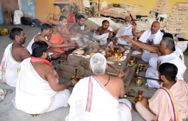 श्री उत्तर चिदंबरम नटराज मंदिरात महाशिवरात्रीच्या पर्वकाळी हवन 