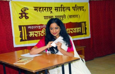 अभिनेत्री प्रिया जामकर यांच्या ‘सावित्री’ प्रयोगाच्या सादरीकरणाने सातारकर मंत्रमुग्ध 