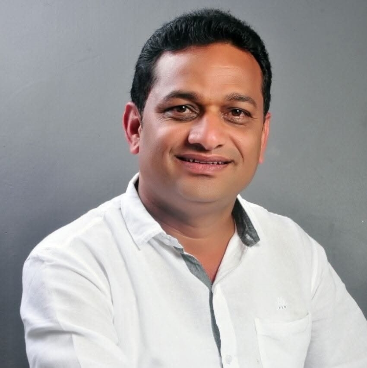 शेखर कासुर्डे परवीन मेमन यांच्या विजयासाठी घाटजाईदेवीला साकडे