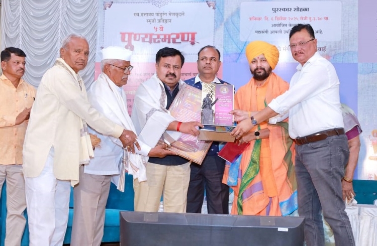 शिक्षित,संस्कारीत पिढी घडविणाऱ्यांचा गौरव समाजासाठी अनुकरणीय - डॉ.कळमकर