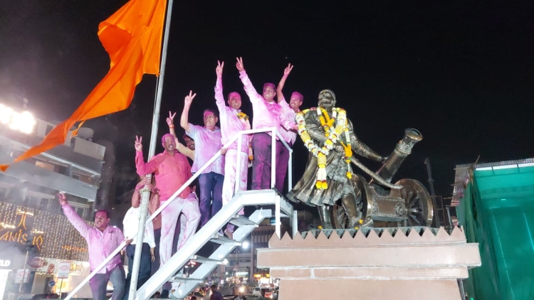 सरत्या वर्षाने काय दिले? छप्पर फाड़के दिग्विजयी यश